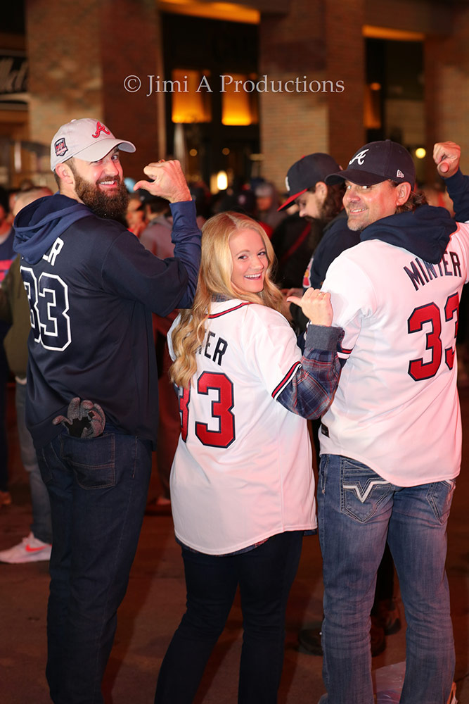 Minter Fans pose in Braves Country