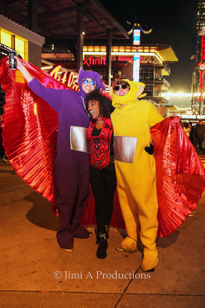 Braves fans in Costume