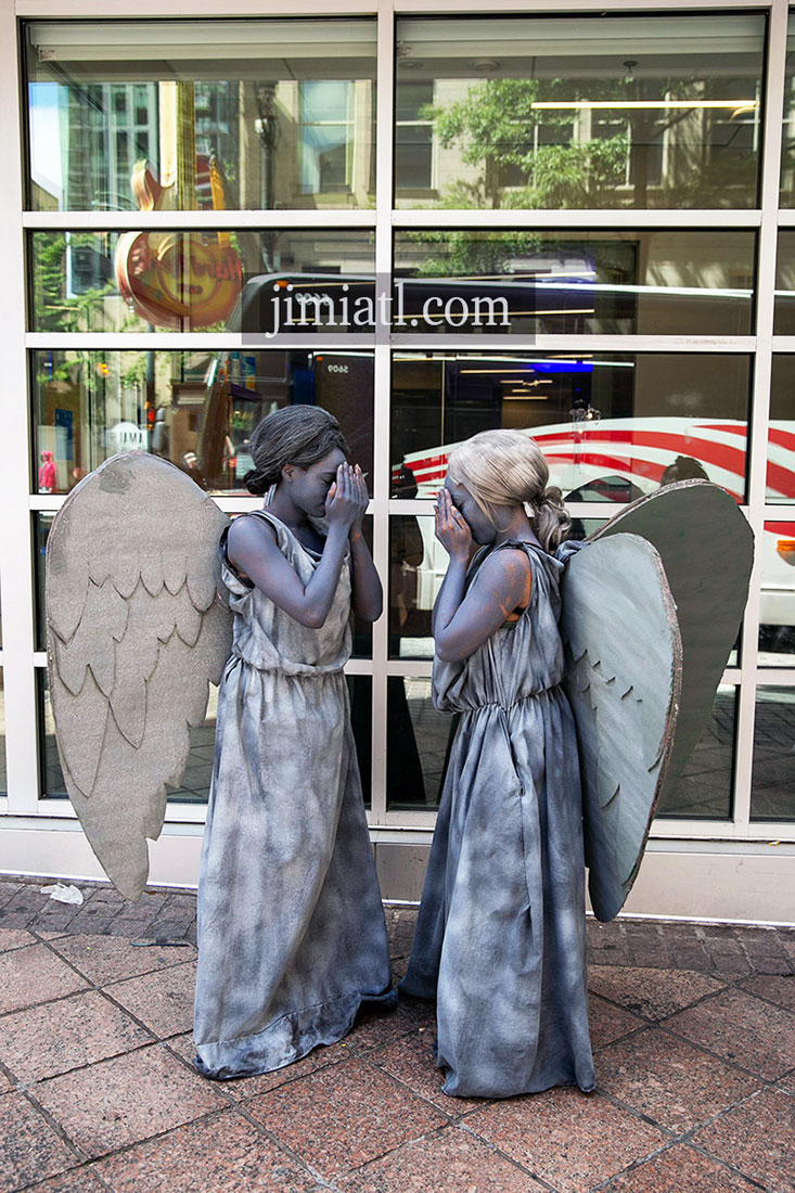 Angels pray on Peachtree